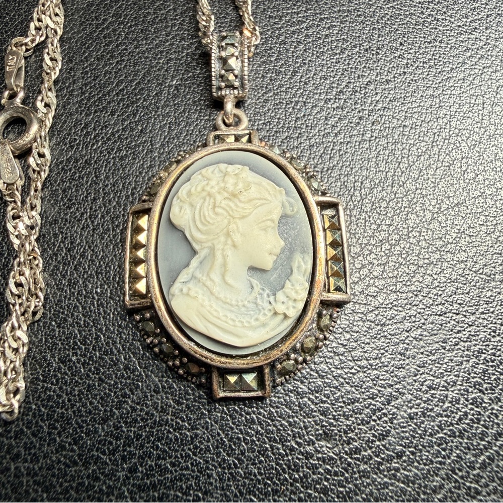 Vintage Sterling Silver Marcasite Resin Grey White Cameo 18" Rope Chain Necklace